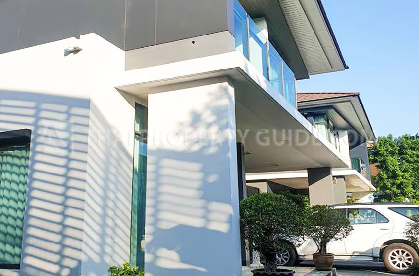 House with Shared Pool in Krung Thep Kritha 